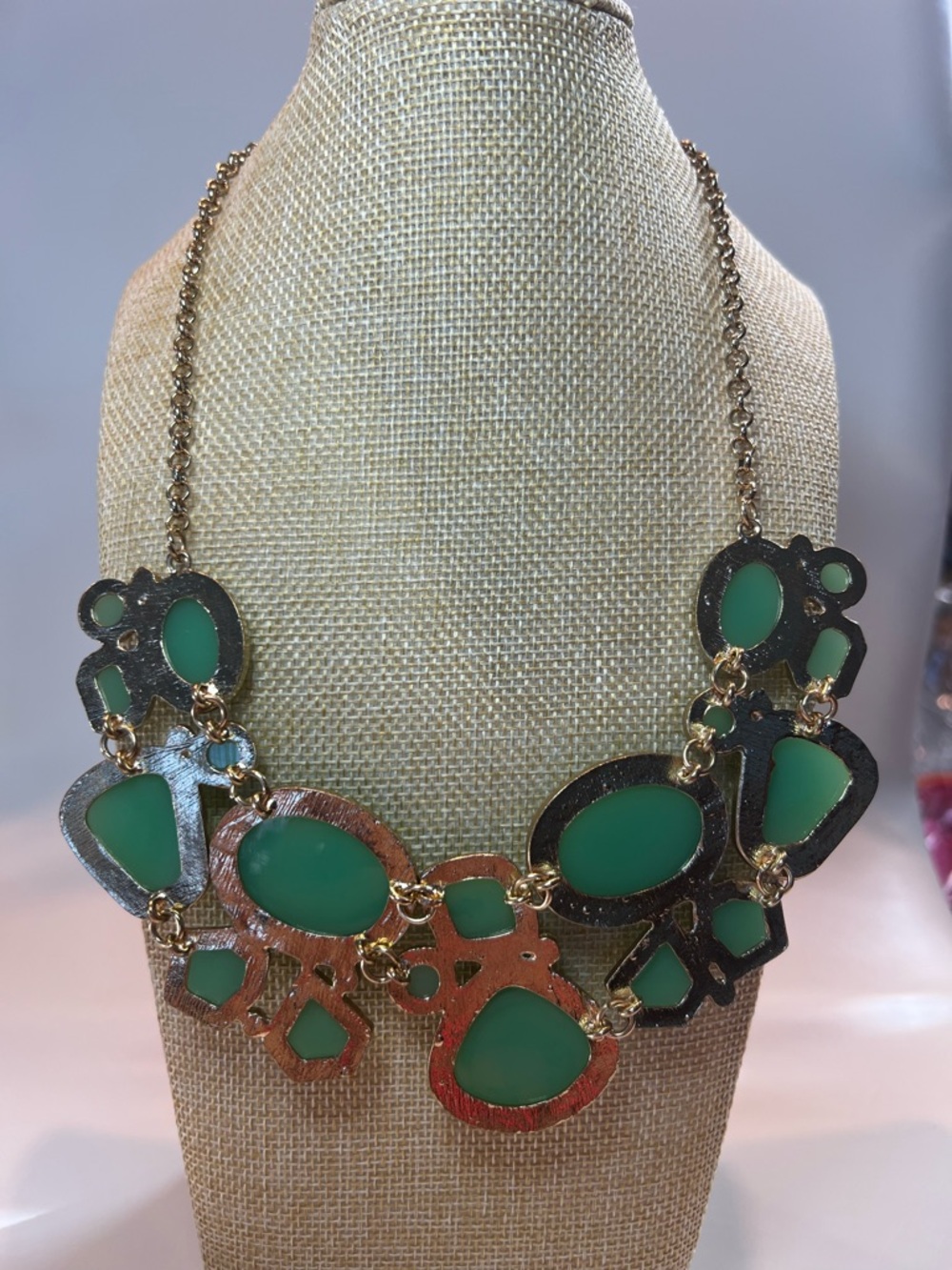 Green Teal Acrylic Statement Bib Necklace Gold Tone Cable Chain Adjustable Clasp - Picture 10 of 11